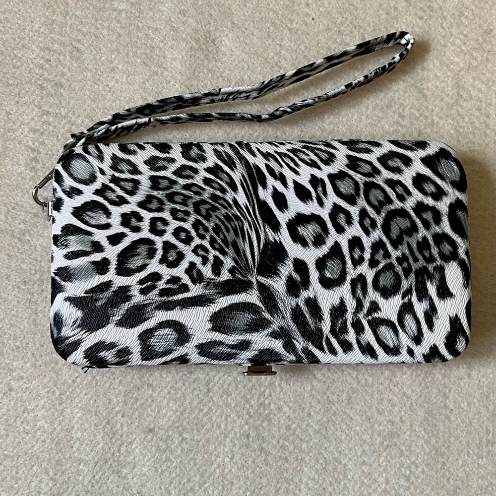 Black and White Leopard print Smartphone Clutch Wallet Nwt